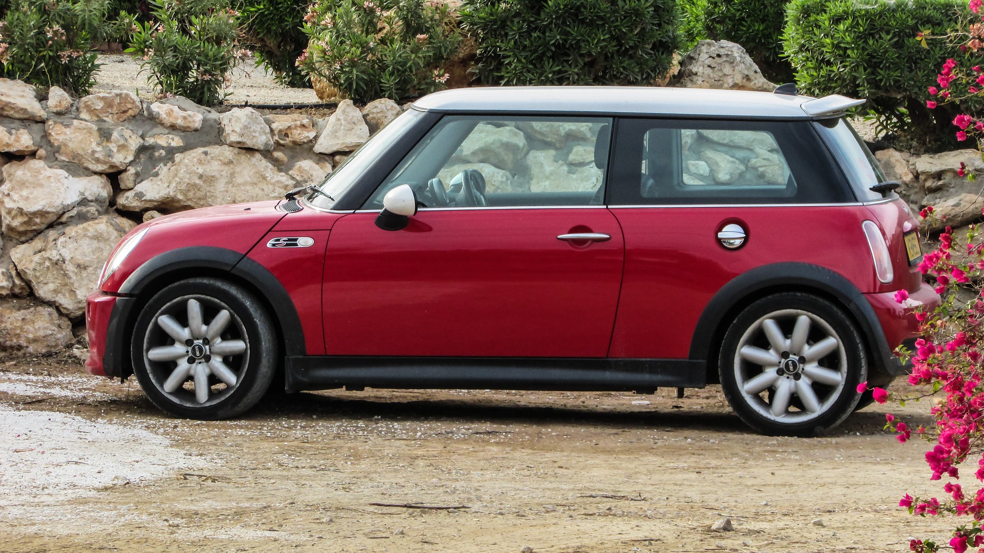 3 Benefits of Renting a Mini Cooper