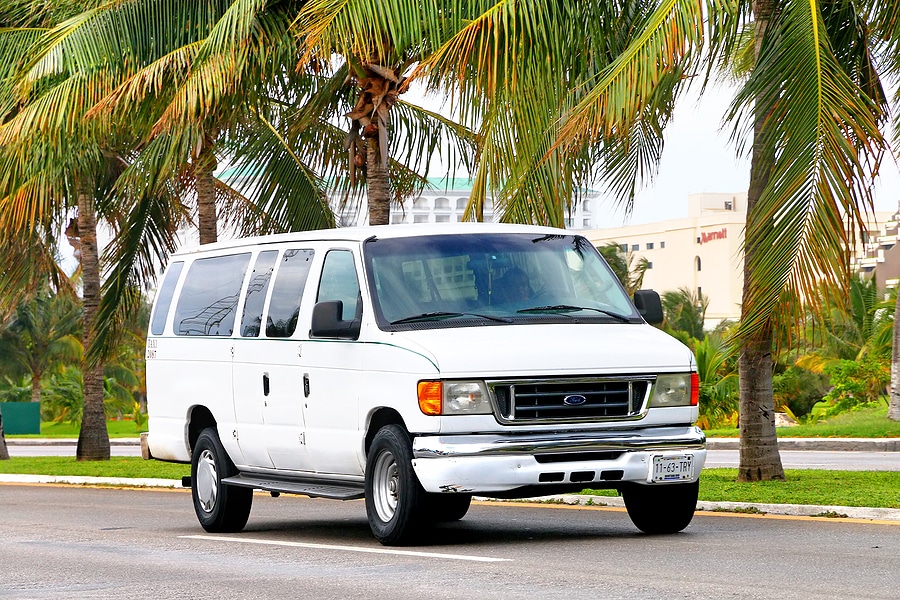 4 Reasons to Choose a 12-Passenger Van in Hawaii